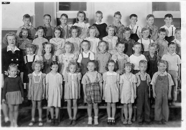Arnold School 2nd Grade, 1945
